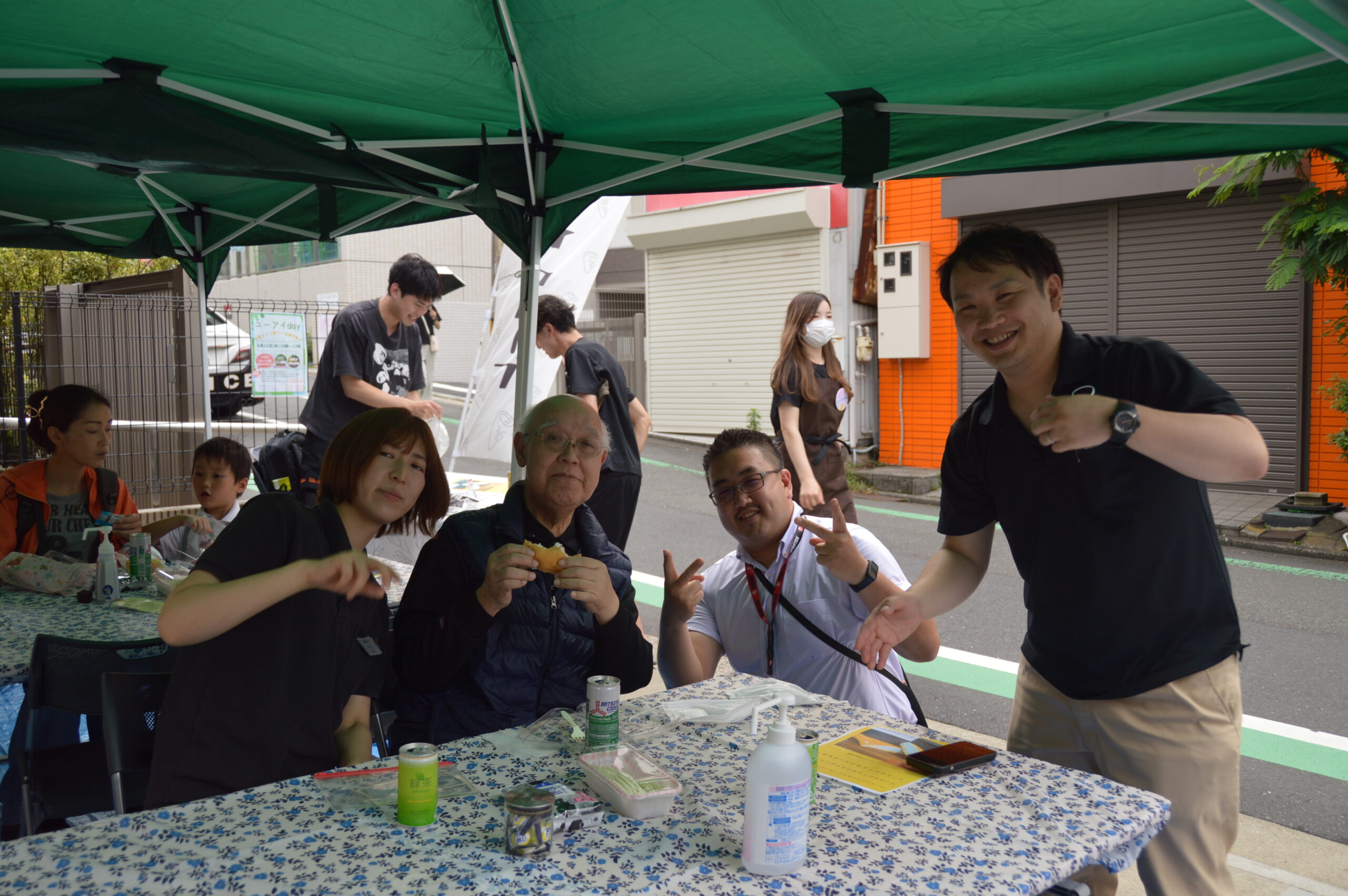 太陽の家二番館から利用者さんと職員が来てくれました